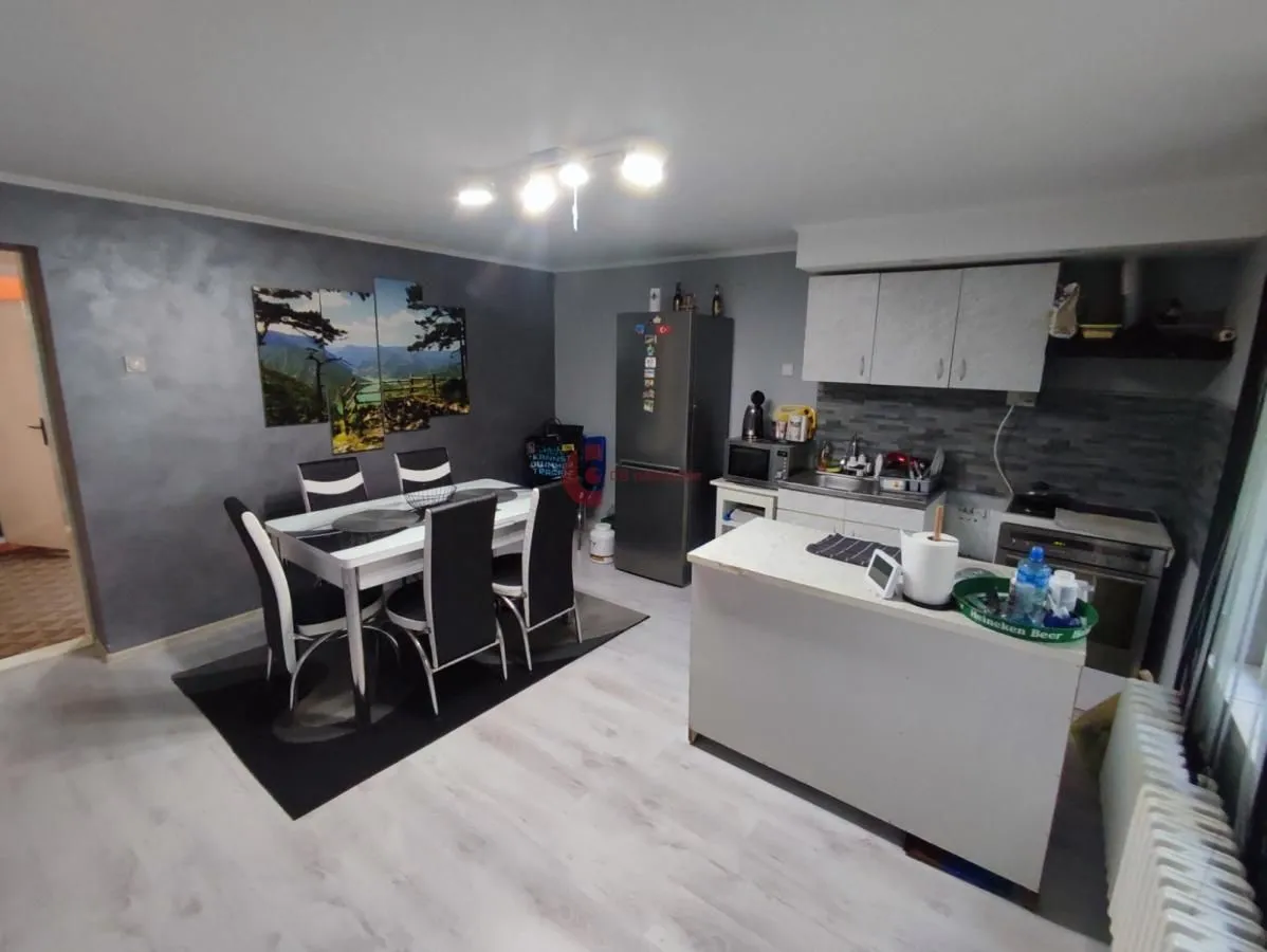 Prodaja, kuća, 250m², Novo Selo, Subotica
