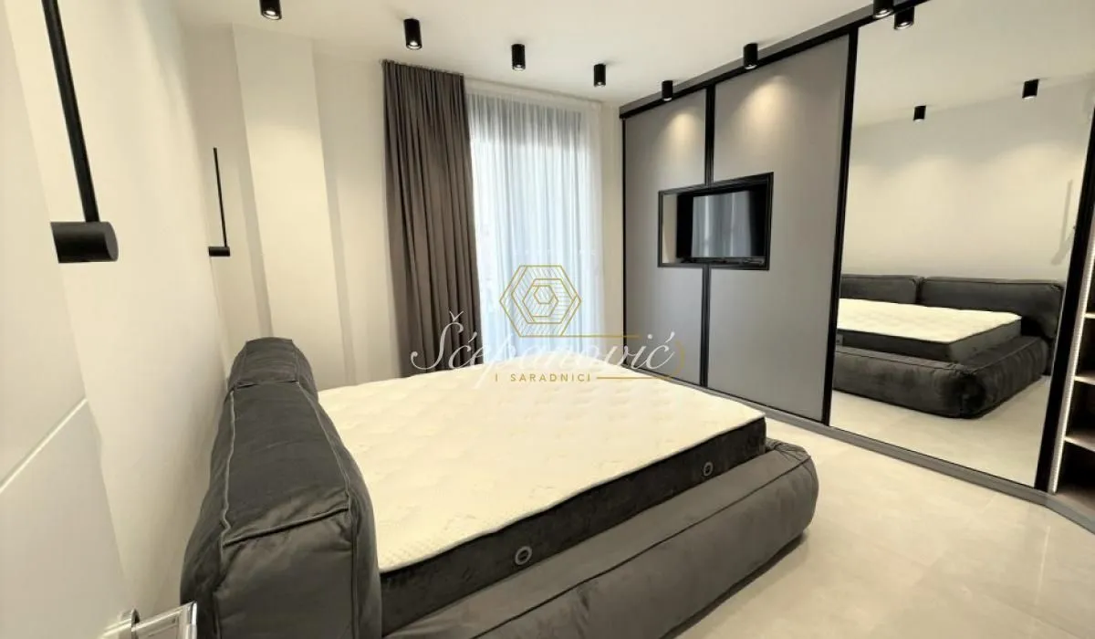 Izdavanje, četvorosoban stan, 164m², Mišeluk, Petrovaradin