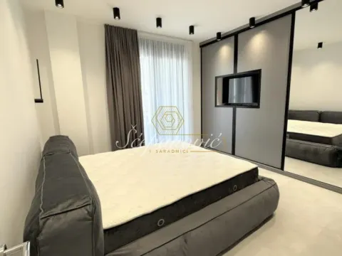 Izdavanje, četvorosoban stan, 164m², Mišeluk, Petrovaradin - image 7