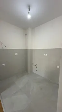View of a part of a room under construction with ceramic tiles on the walls and floor. - image 7
