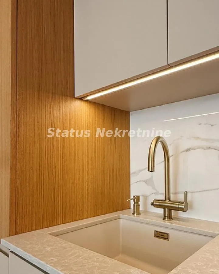 Izdavanje, stan, 112m², Centar, Novi Sad
