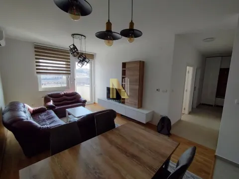 Dnevni boravak sa trpezarijom i garniturom za sedenje. - image 4