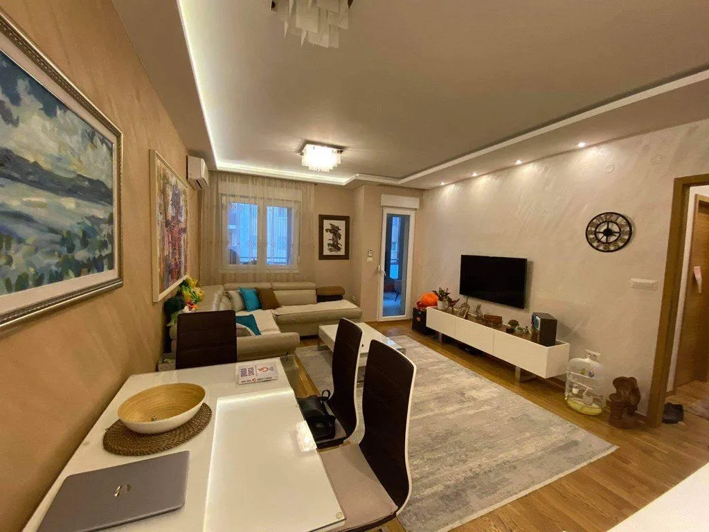 Izdavanje, dvosoban stan, 94m², City Kvart, Podgorica