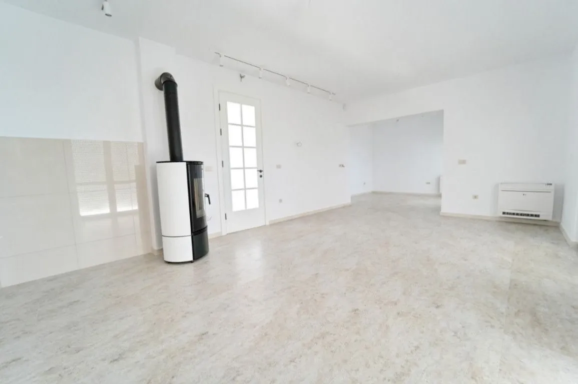 Sale, house, 184m², Hladna Uvala, Bar