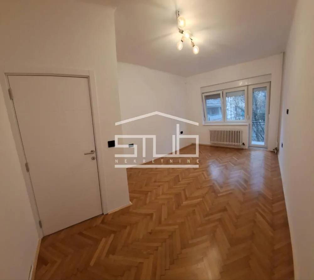 Izdavanje, trosoban stan, 70m², Savski Venac, Beograd