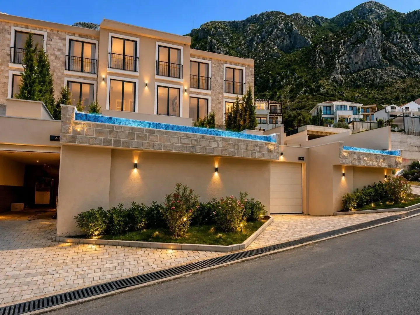 Prodaja, kuća, 295m², Blizikuće, Budva