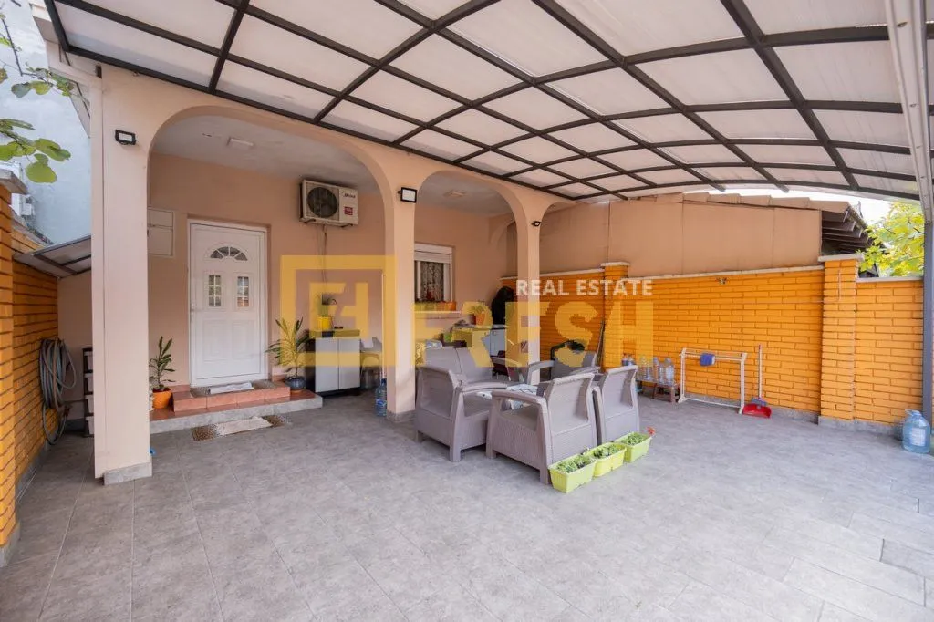 Prodaja, kuća, 140m², Pobrežje, Podgorica