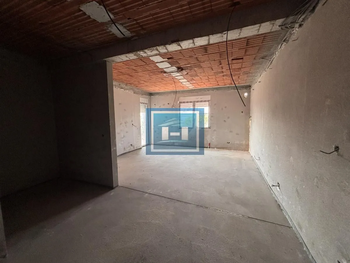 Prodaja, jednosoban stan, 65m², Centar, Jagodina