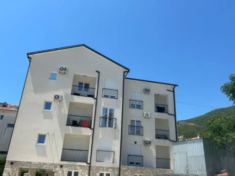 Izdavanje, dvosoban stan, 68m², Đenovići, Herceg Novi - image 2