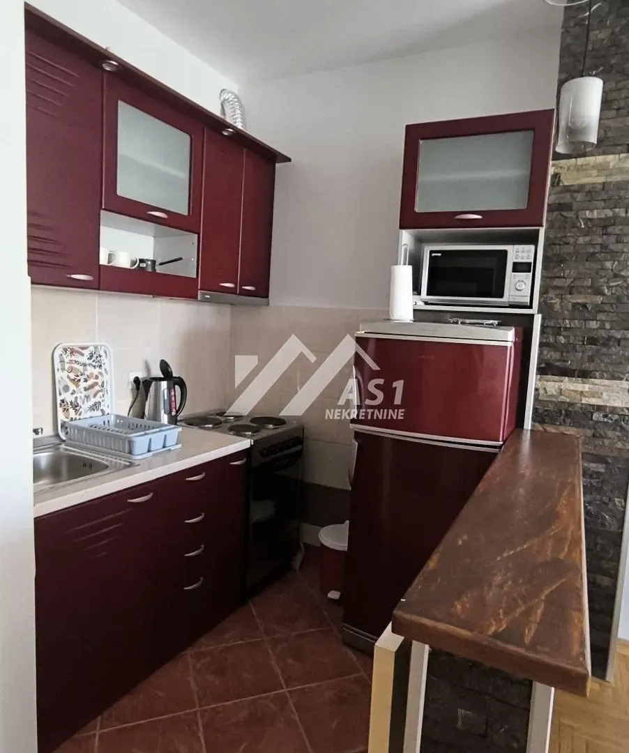 Izdavanje, dvosoban stan, 43m², Bulevar Oslobodjenja, Novi Sad Sve Podlokacije