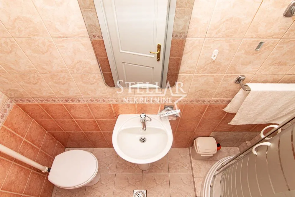 Rent, house, 220m², Tološi, Podgorica