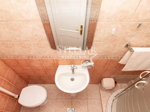 Rent, house, 220m², Tološi, Podgorica - image 16