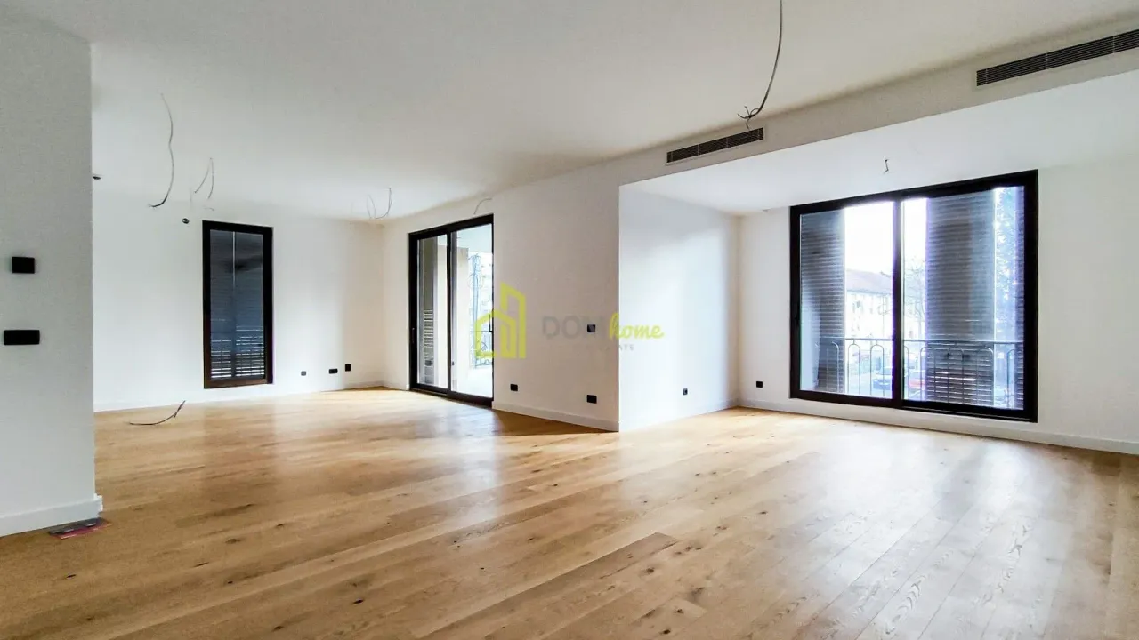 Izdavanje, trosoban stan, 152m², Centar, Podgorica