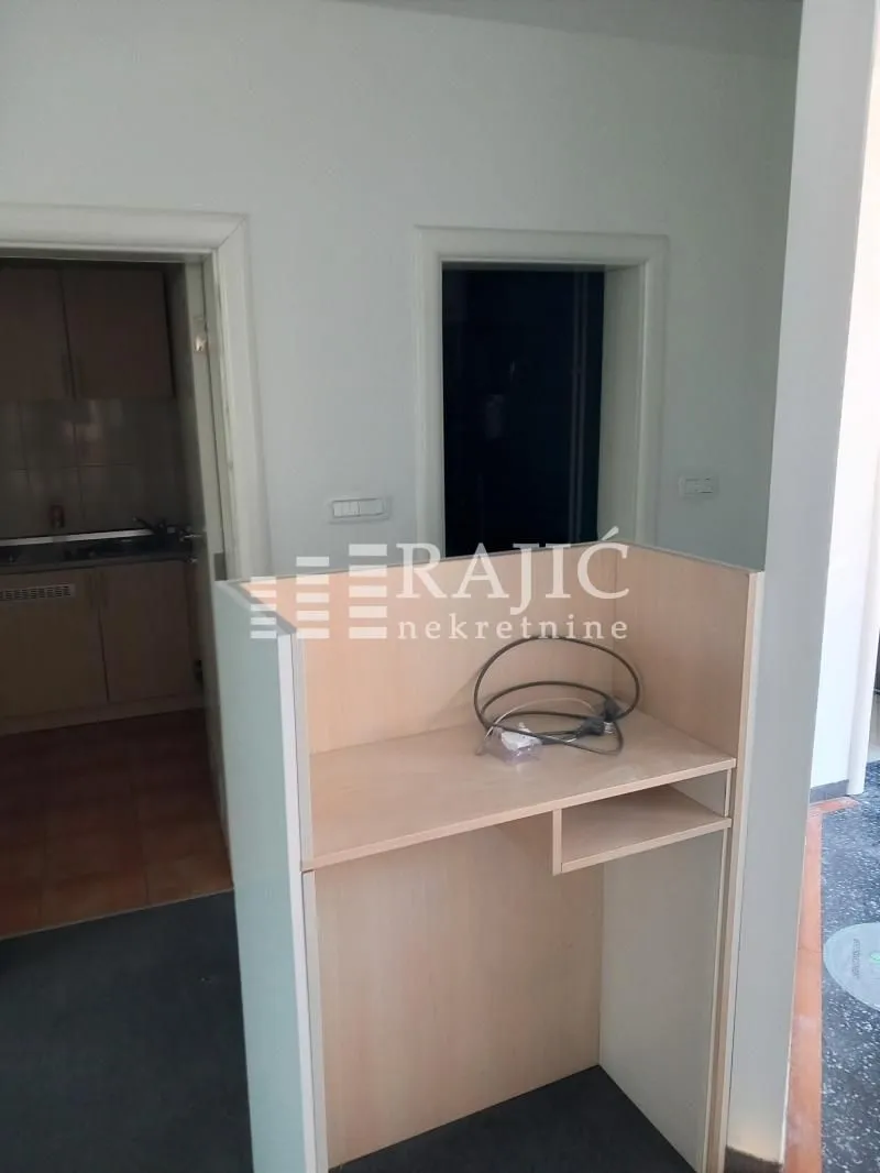 Rent, office space, 120m², Voždovac Sve Podlokacije, Beograd