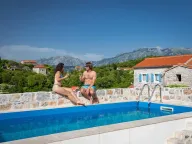 Izdavanje, kuća, 80m², Đuraševići, Tivat - image 16