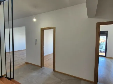 Sale, three bedroom apartment, 98m², Podgorica, Crna Gora - image 1