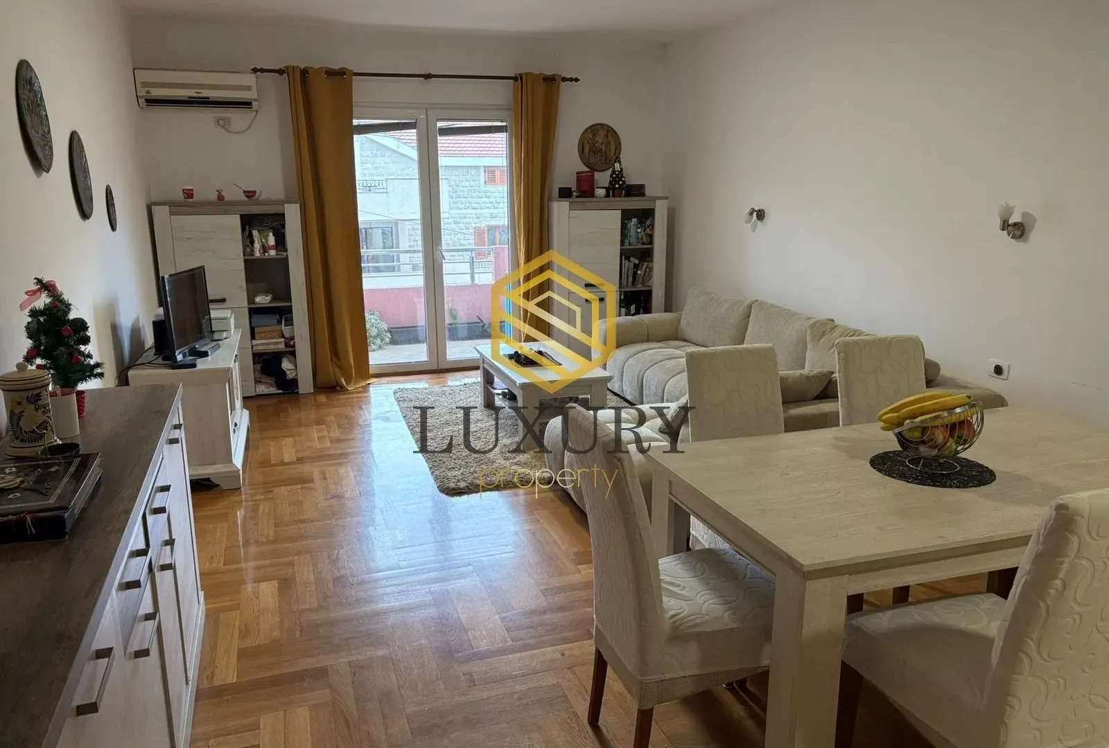 Rent, one bedroom apartment, 84m², Centar, Tivat