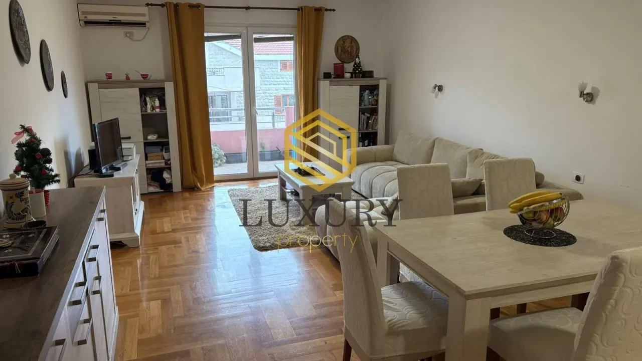 Rent, one bedroom apartment, 84m², Centar, Tivat