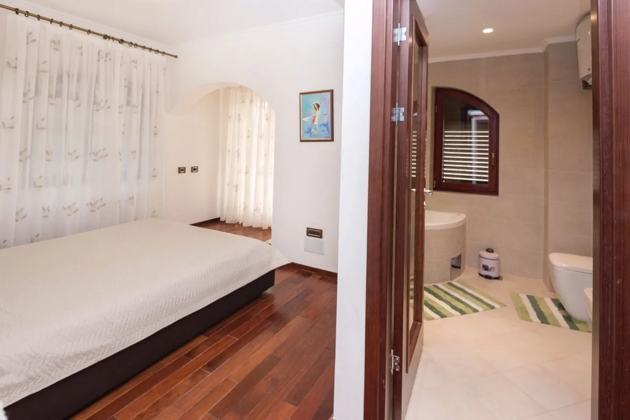 Sale, apartment, 88m², Petrovac, Budva
