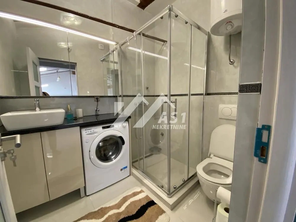 Izdavanje, dvosoban stan, 50m², Gradić, Petrovaradin