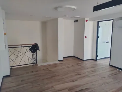 Izdavanje, poslovni prostor, 394m², Novi Sad Sve Podlokacije, Novi Sad - image 4