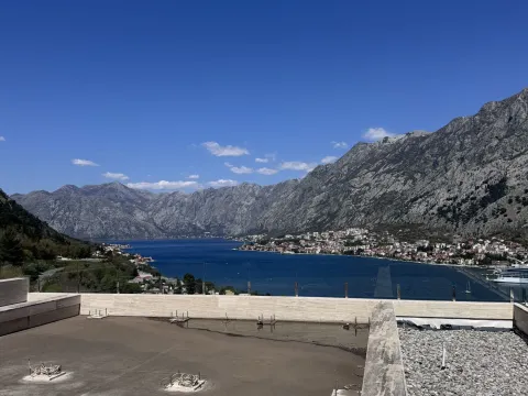Prodaja, petosoban stan, 173m², Kotor, Crna Gora - image 2