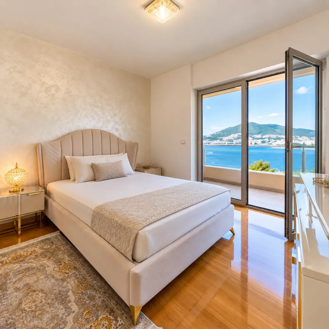 Rent, three bedroom apartment, 150m², Dukley Gardens, Budva