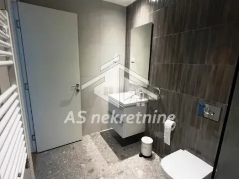 Izdavanje, trosoban stan, 79m², Savski Venac, Beograd - image 24