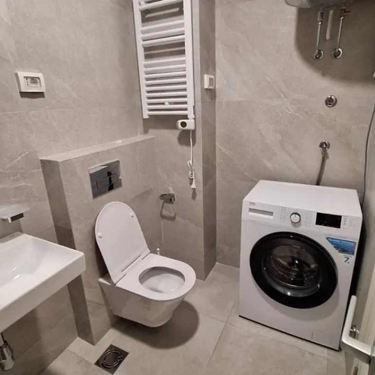 Izdavanje, jednosoban stan, 47m², Central Point, Podgorica