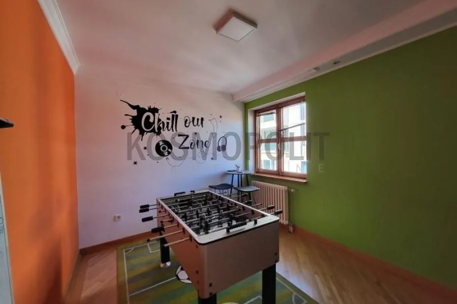 Izdavanje, stan, 221m², Kalenić Pijaca, Vračar Sve Podlokacije