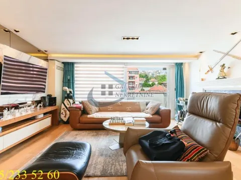 Sale, three bedroom apartment, 83m², Južni Bulevar, Vračar Sve Podlokacije - image 1