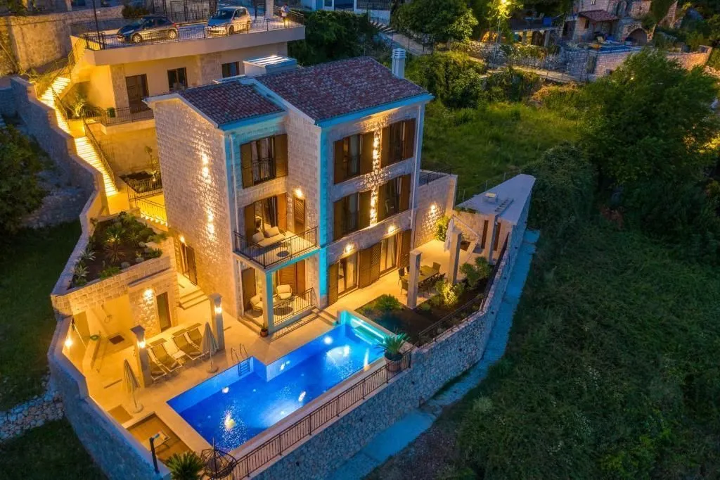 Sale, house, 320m², Lapčići, Budva