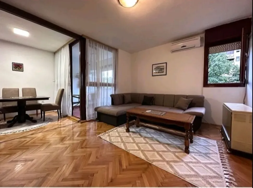 Izdavanje, jednosoban stan, 45m², Blok 6, Podgorica