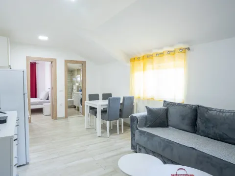 Izdavanje, jednosoban stan, 40m², Radanovići, Kotor - image 5