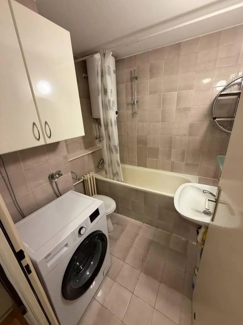 Rent, four bedroom apartment, 93m², Novi Beograd Blok 72, Novi Beograd Sve Podlokacije