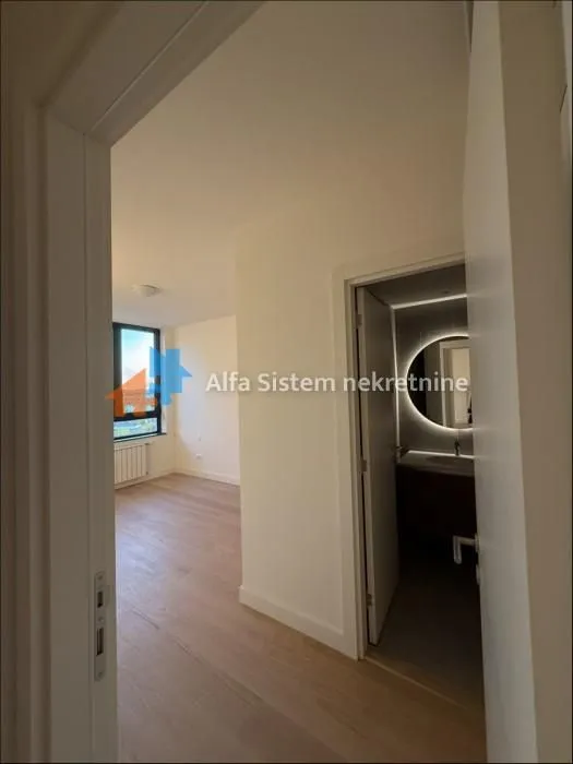 Izdavanje, trosoban stan, 71m², Savski Venac, Beograd