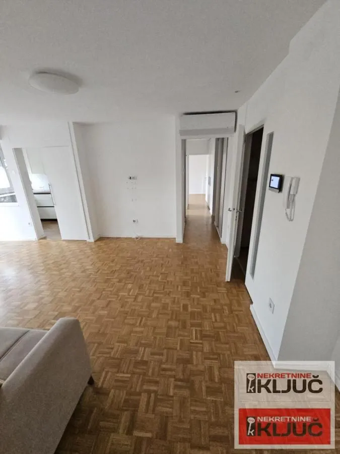 Prodaja, trosoban stan, 75m², Socijalno, Novi Sad Sve Podlokacije