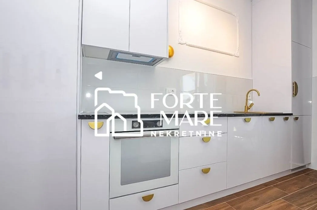 Prodaja, dvosoban stan, 57m², Njivice, Herceg Novi