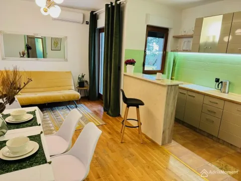 Sale, three bedroom apartment, 120m², Petrovac, Budva - image 2