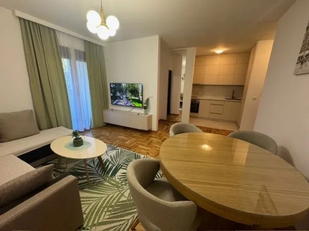 Izdavanje, jednosoban stan, 48m², Bečići, Budva