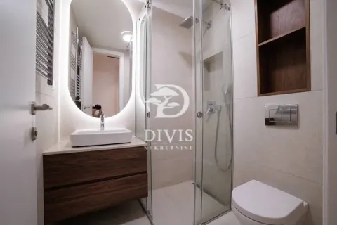 Izdavanje, trosoban stan, 130m², Crveni Krst, Beograd - image 17