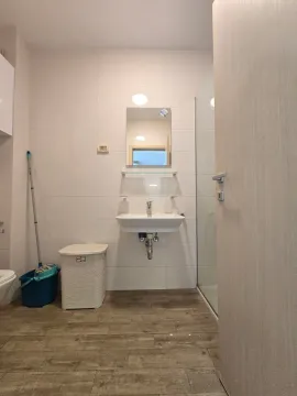 Izdavanje, dvosoban stan, 70m², City Kvart, Podgorica - image 20