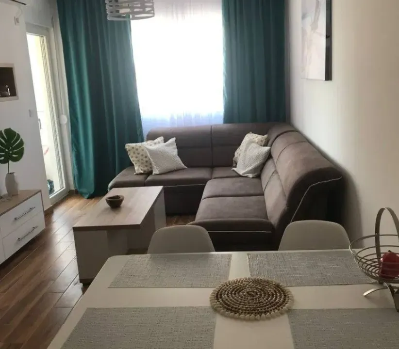 Izdavanje, jednosoban stan, 42m², Maslinjak, Budva