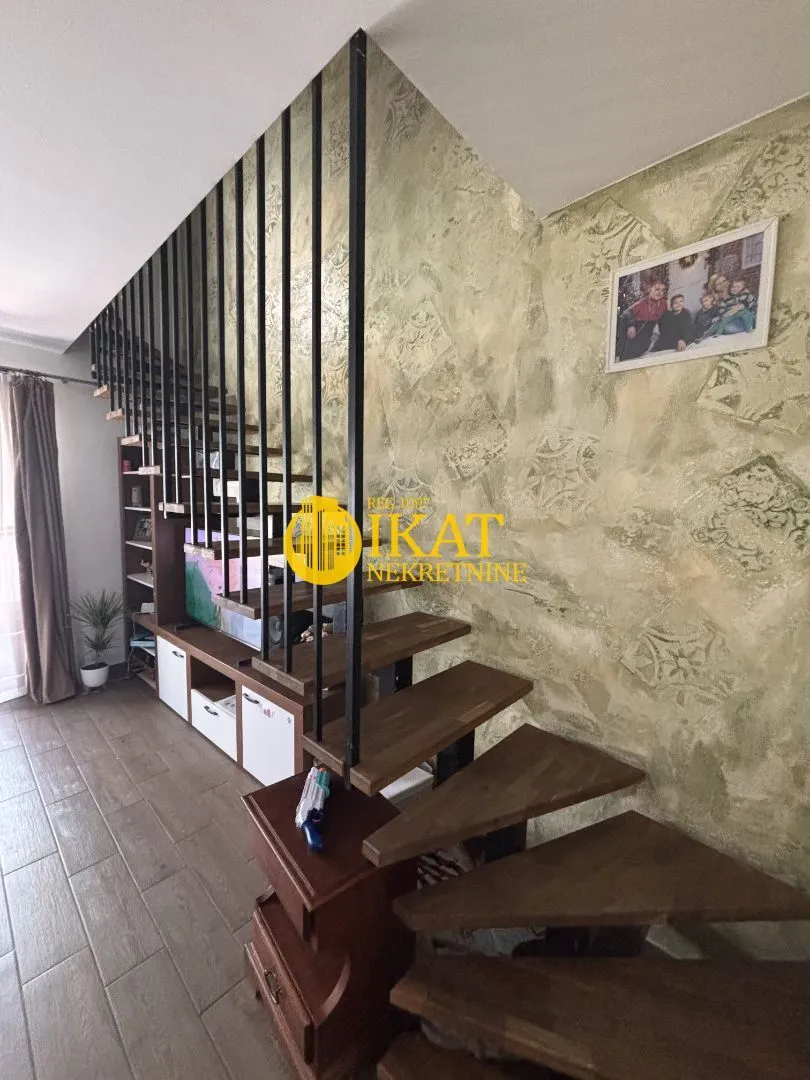 Prodaja, četvorosoban stan, 82m², Stari Banovci, Stara Pazova