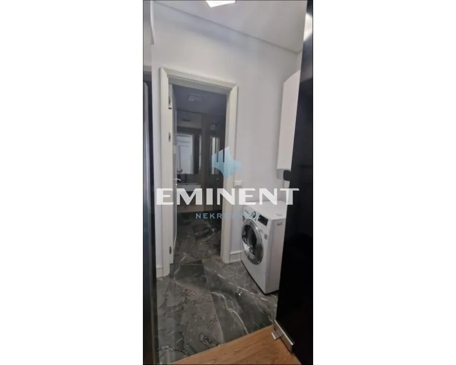 Izdavanje, dvosoban stan, 61m², Savski Venac, Beograd