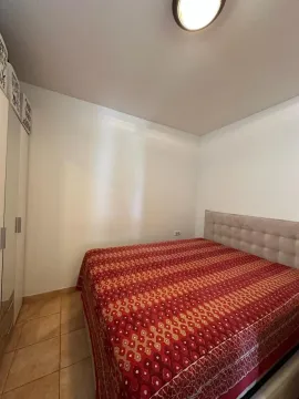Spavaća soba sa bračnim krevetom i garderoberom. - image 8