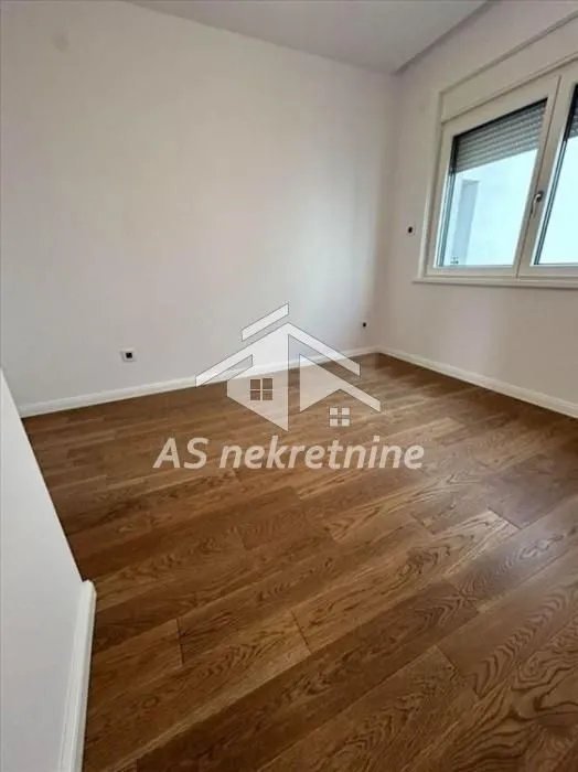 Izdavanje, trosoban stan, 71m², Čubura, Beograd