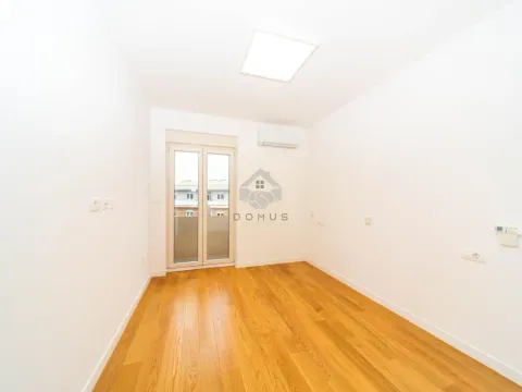 Sale, two bedroom apartment, 71m², Central Point, Podgorica - image 14