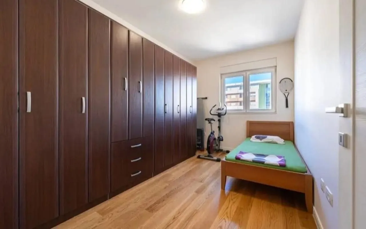 Izdavanje, dvosoban stan, 68m², Central Point, Podgorica