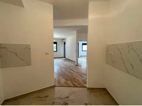 Prodaja, jednosoban stan, 57m², City Kej, Podgorica - image 6